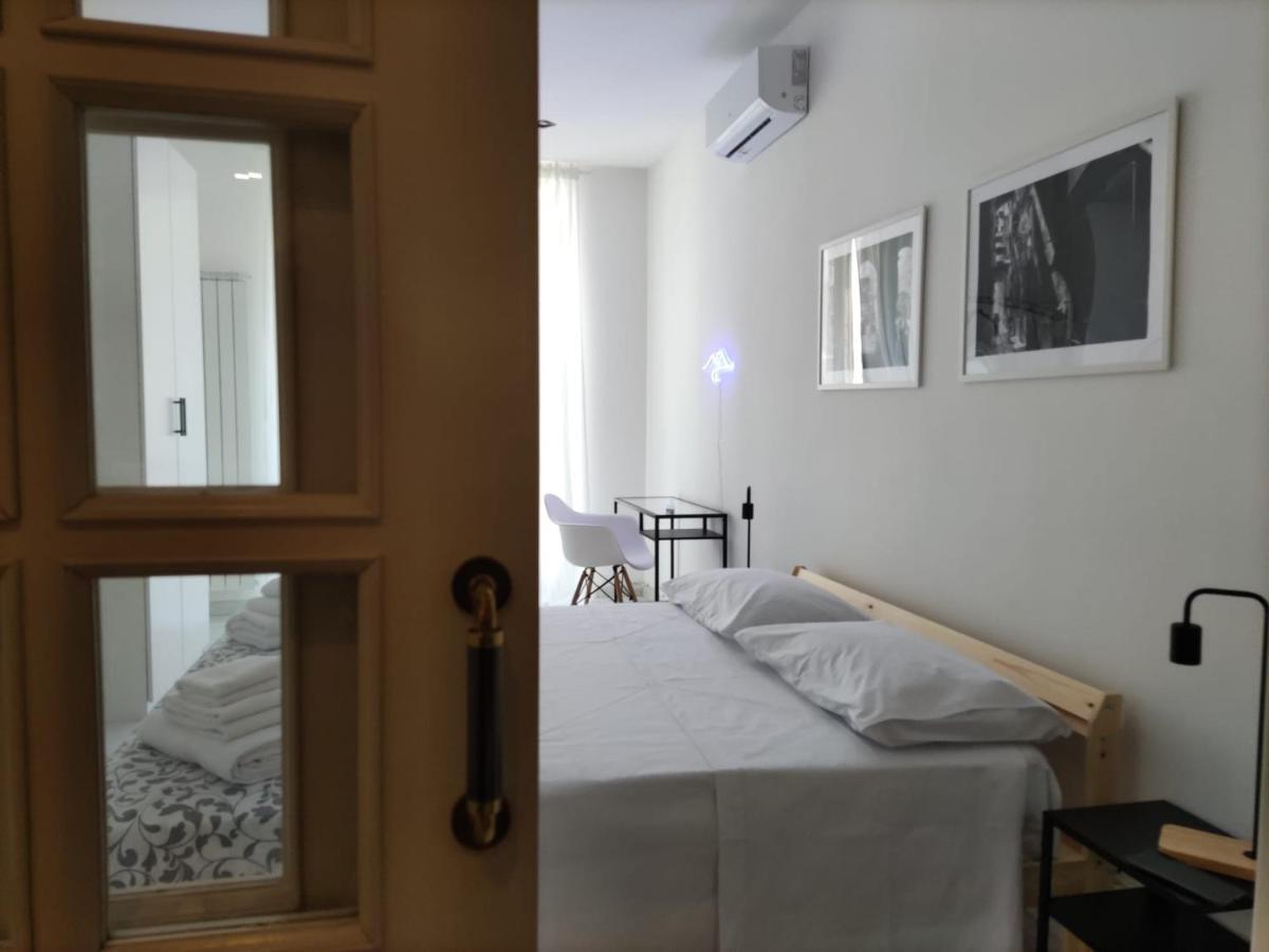 Apartamento O'Tuocc A Chiaia Nápoles Exterior foto